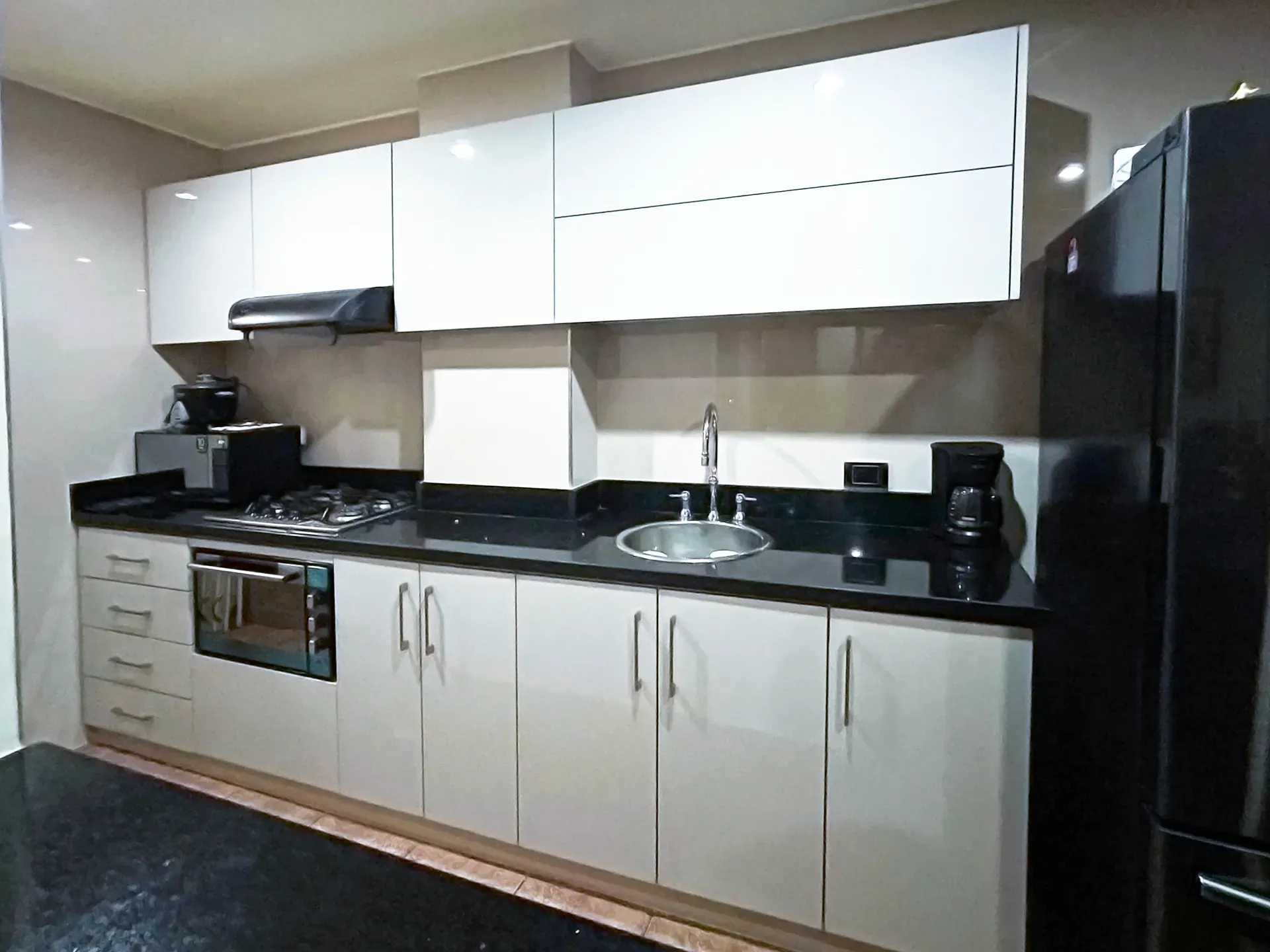 Acabados y Cocinas Personalizadas con ingeniería de fabricación avanzada en Bogotá