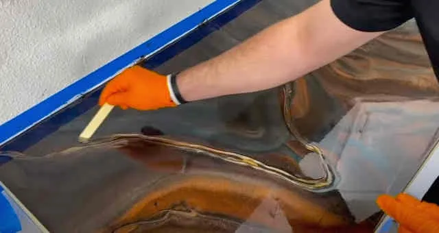 Proceso de coloreado de resina epoxi