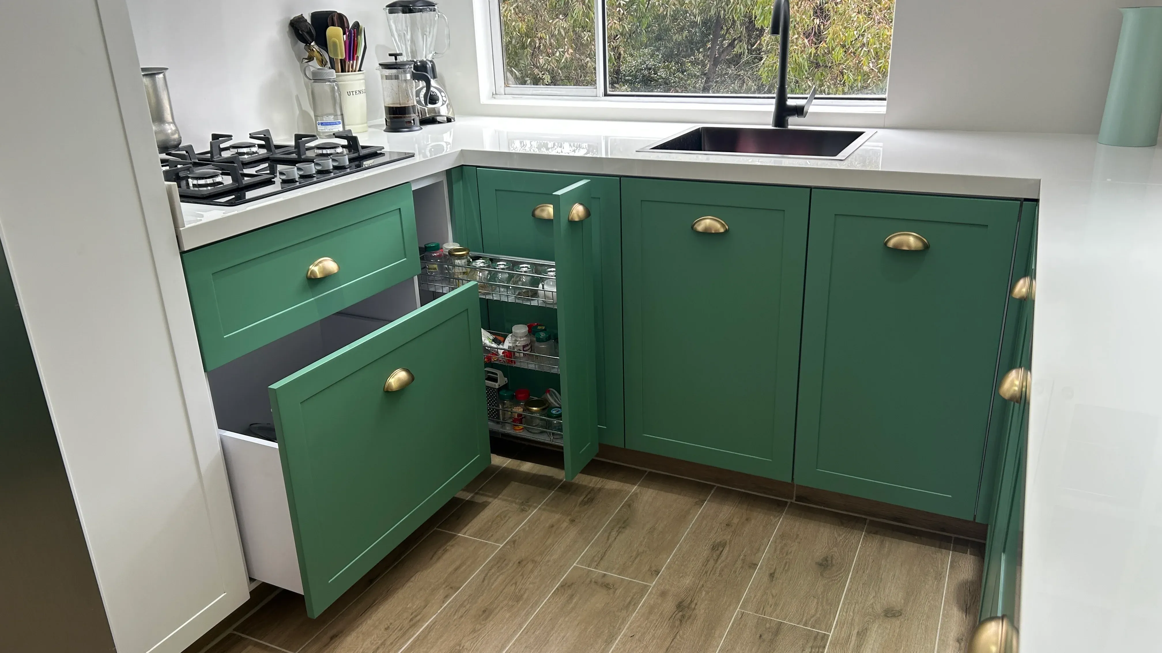 Detalle tiradores oro