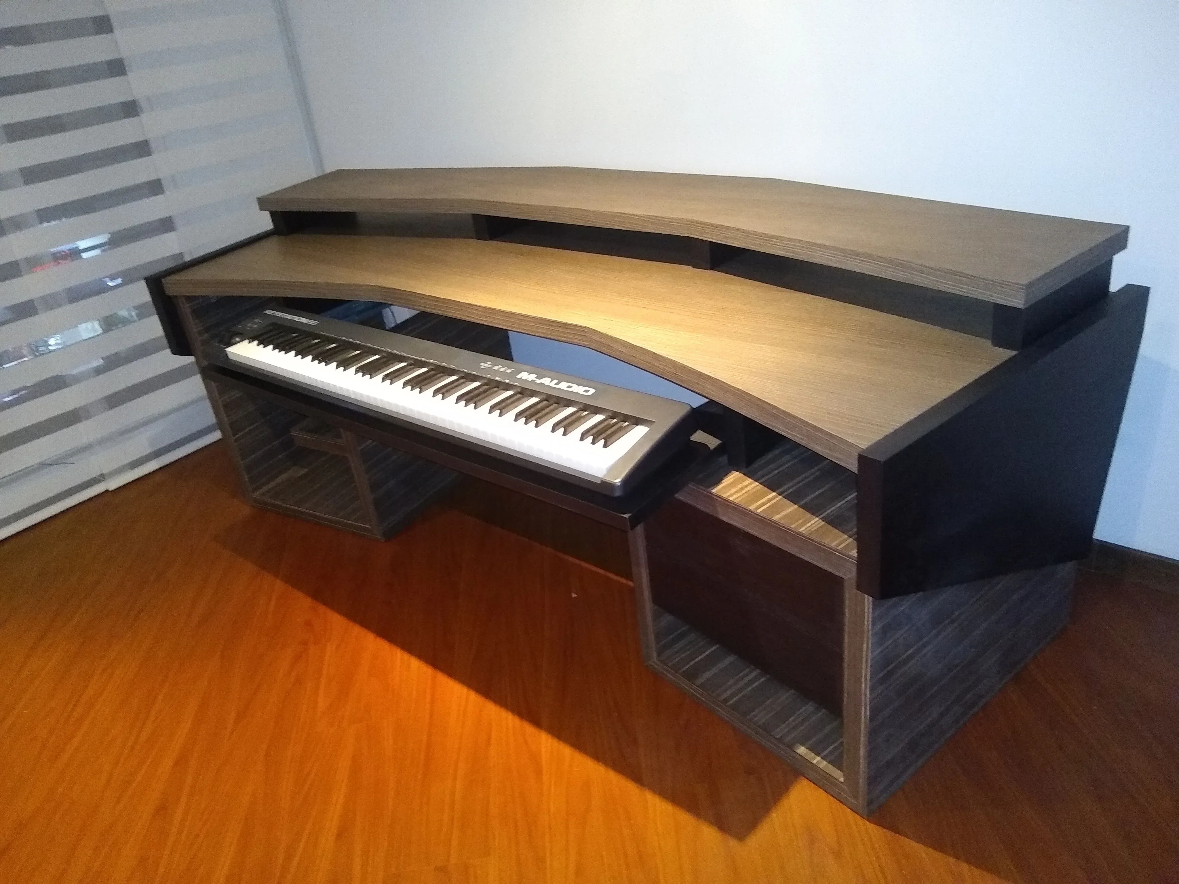 Bandeja MIDI retráctil de alta torsión — Estación EA