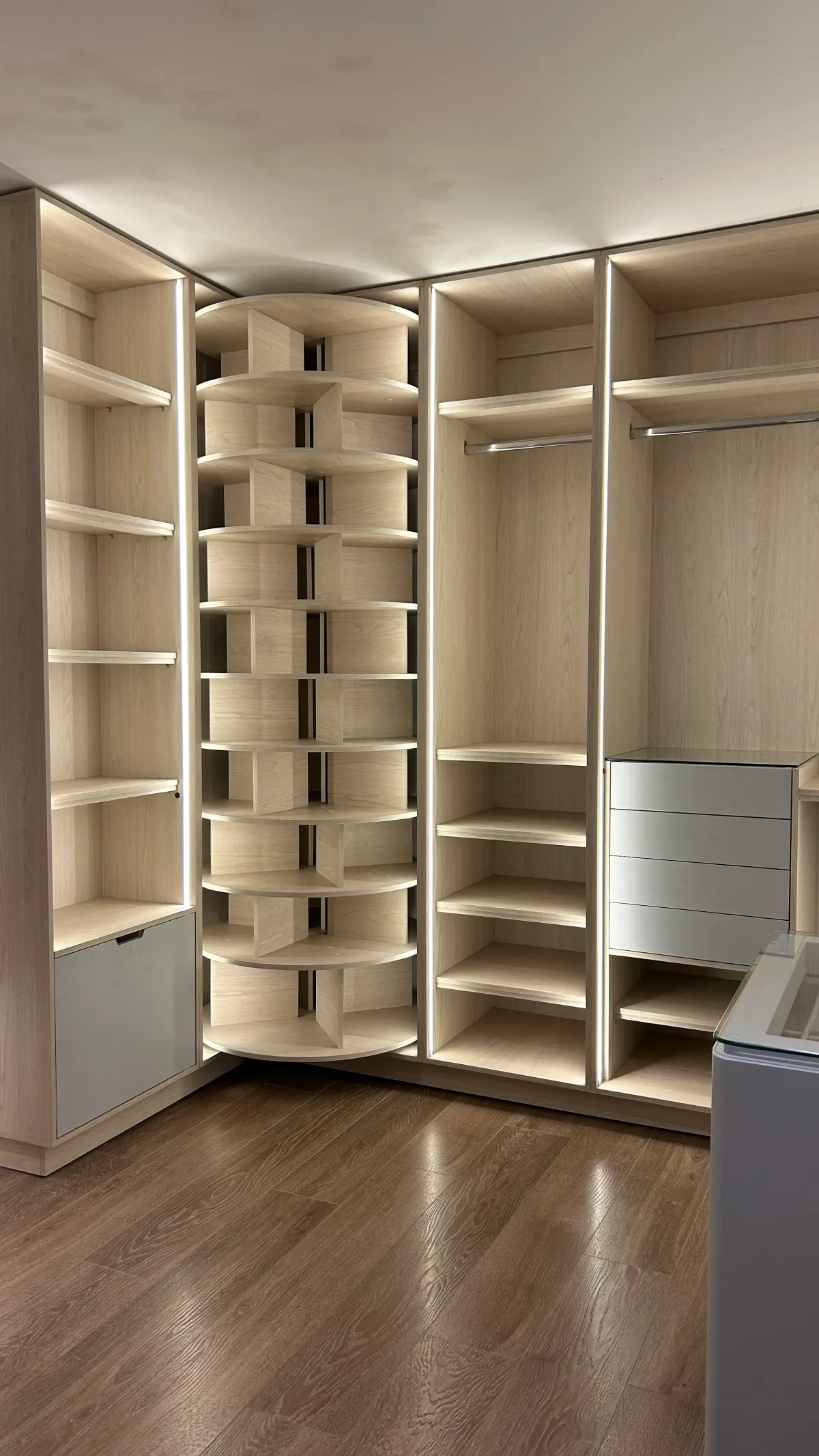 Caso de Éxito: Vestidor Boutique Leiby. Arquitectura de Almacenamiento.